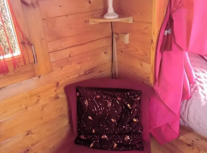 Roulotte La Passe Pierre 住宿加早餐酒店 Pendé